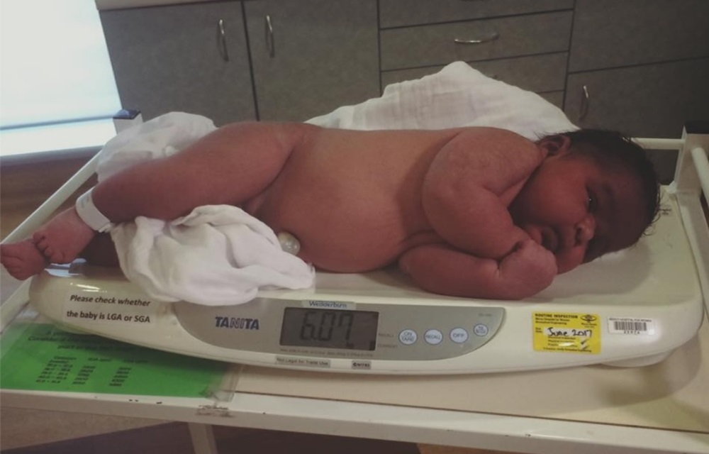 Ir para  <p>J&aacute; imaginou dar &agrave; luz a um beb&ecirc; de mais de 6kg? Nem Natashia Corrigan, de Preston, na Austr&aacute;lia, imaginava isso quando Brian Jr nasceu nesta ter&ccedil;a-feira (24) no Mercy Hospital, em...